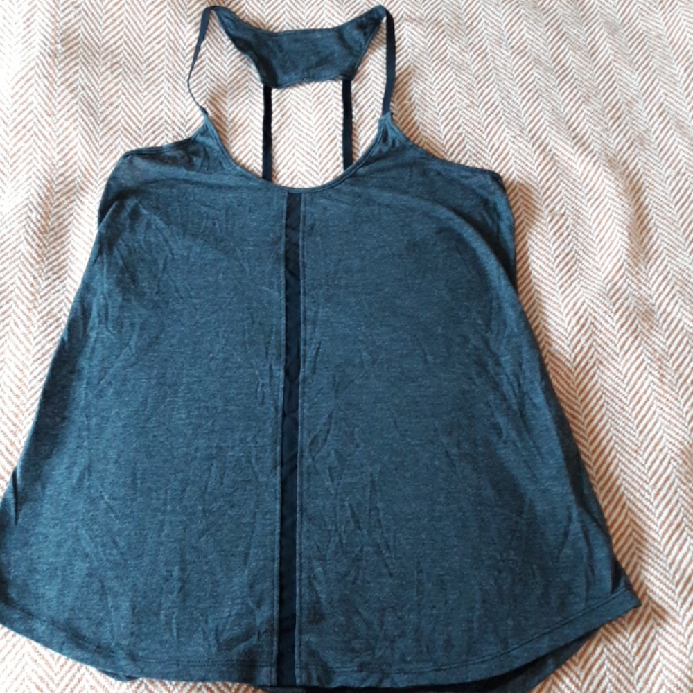 NWOT alo yoga snow drop top